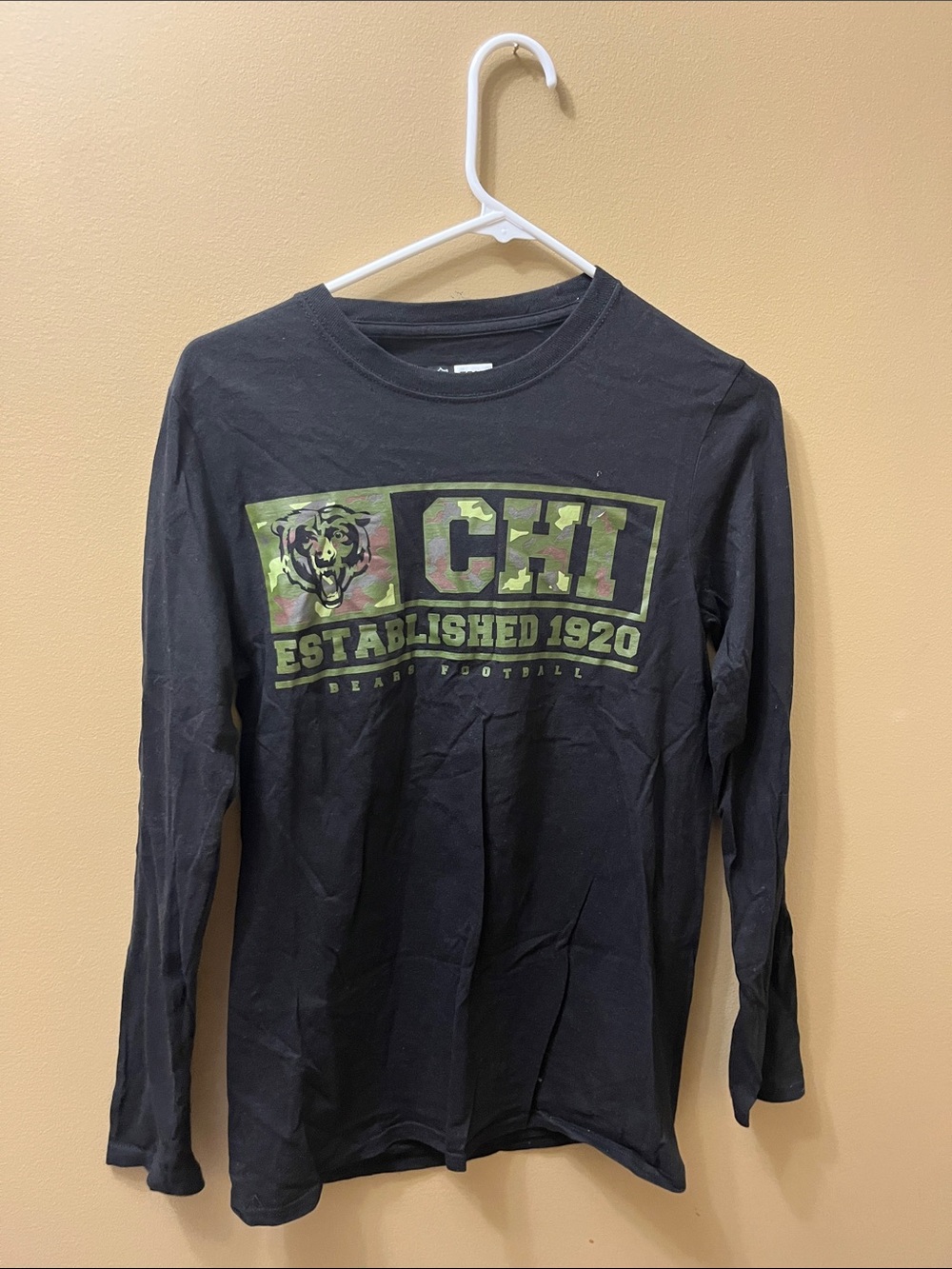 Chicago Bears Team Apparel Black Long Sleeve Shirt with Green Camo CHI